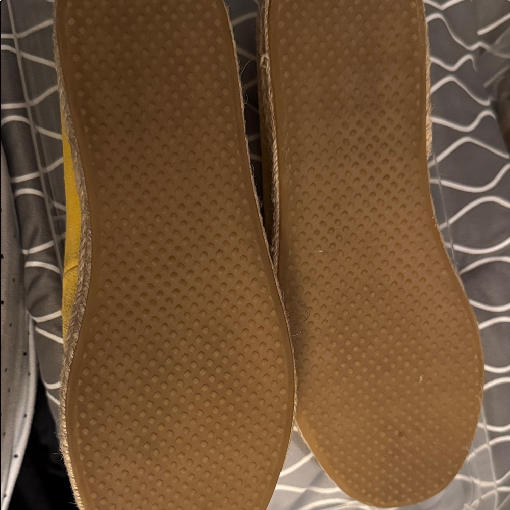 TOMS Women's Vibrant Yellow Loafers NWOT - Picture 2 of 4
